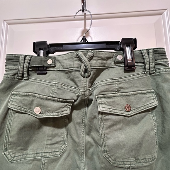 White House Black Market women’s size 8 Olive Cargo Pant. Mid rise straight crop - Picture 5 of 10